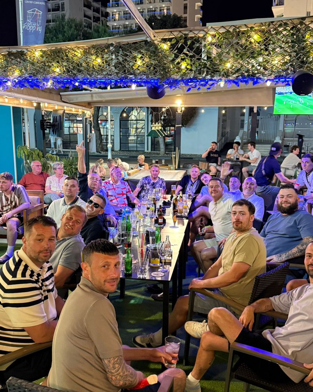 Late-night crowd in for the main event at MT Pockets, Puerto Marina Benalm&aacute;dena
