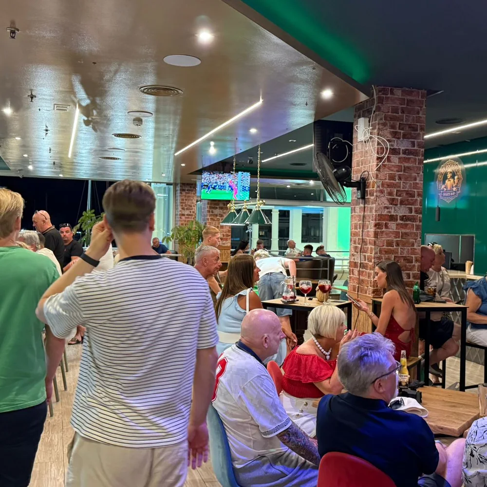 Couple enjoying live band night at MT Pockets