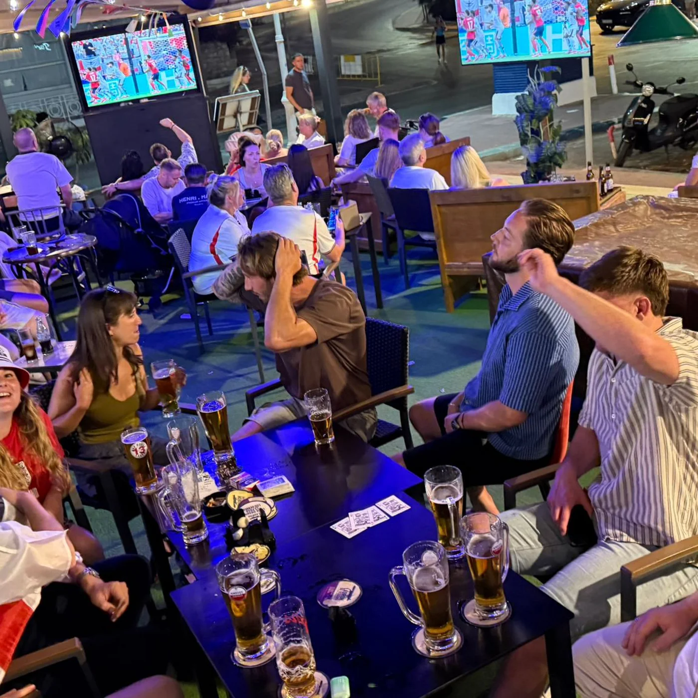 Live sport on the big screens at MT Pockets sports bar, Puerto Marina, Benalmádena: Premier League, League of Ireland, La Liga, Champions League, UFC, F1, Rugby, NFL, GAA, Golf